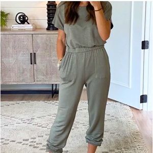 NWOT Talulah Eastwood Jumpsuit Olive 🫒 Size Large